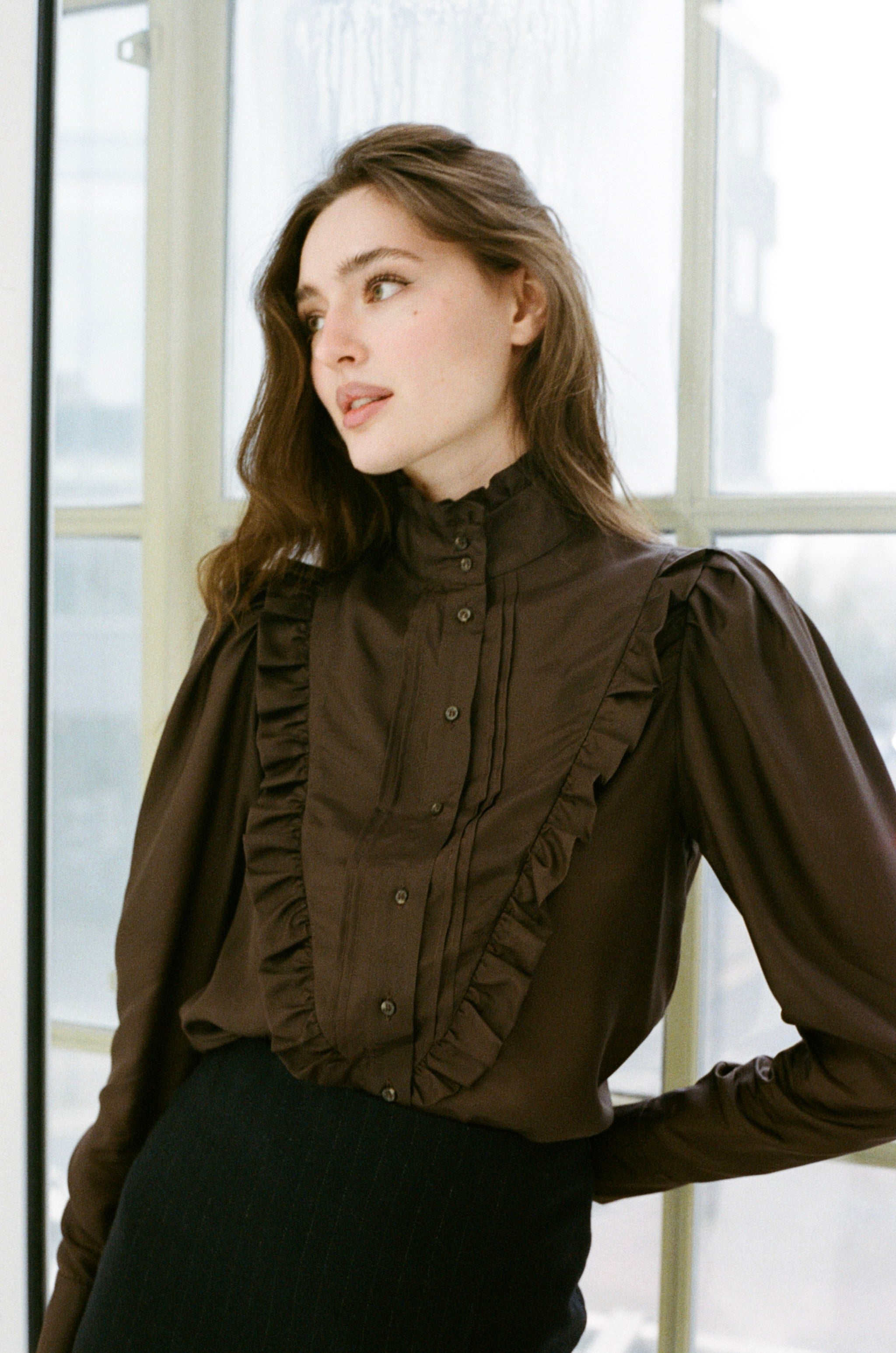 The Waldorf Blouse in Mocca